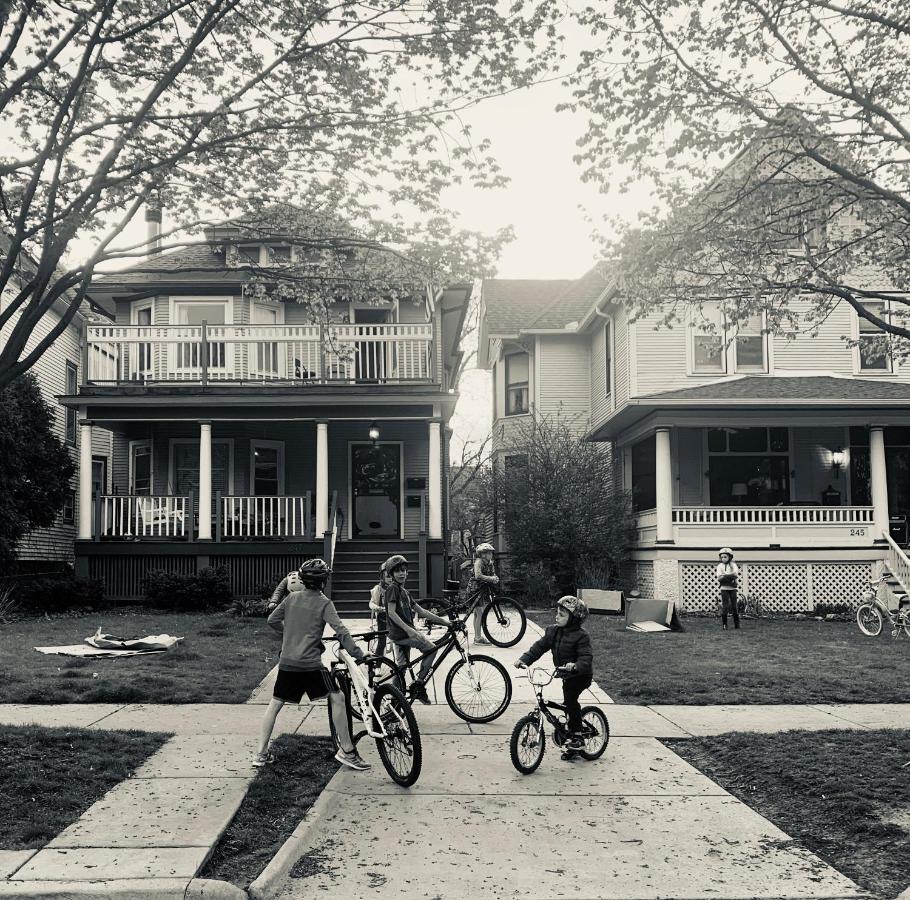 Oak Park Beauties - Tree Lined Streets - Walkable Διαμέρισμα Εξωτερικό φωτογραφία